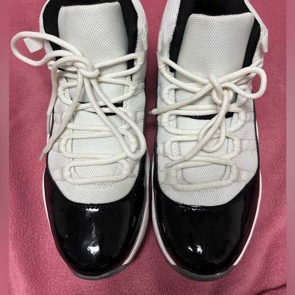 Air Jordan Retro 11 size 8 528896-103 - Picture 6 of 11